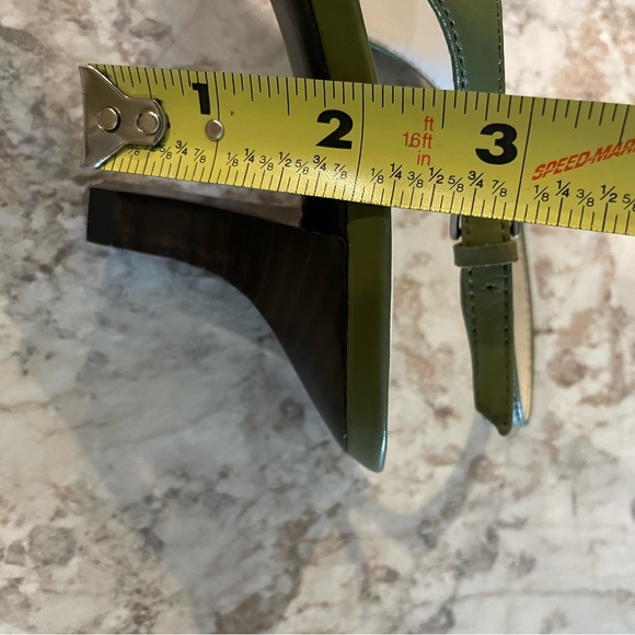 Bandolino Slingback all leather pumps. Never worn. Army green. 8.5 - Picture 8 of 8